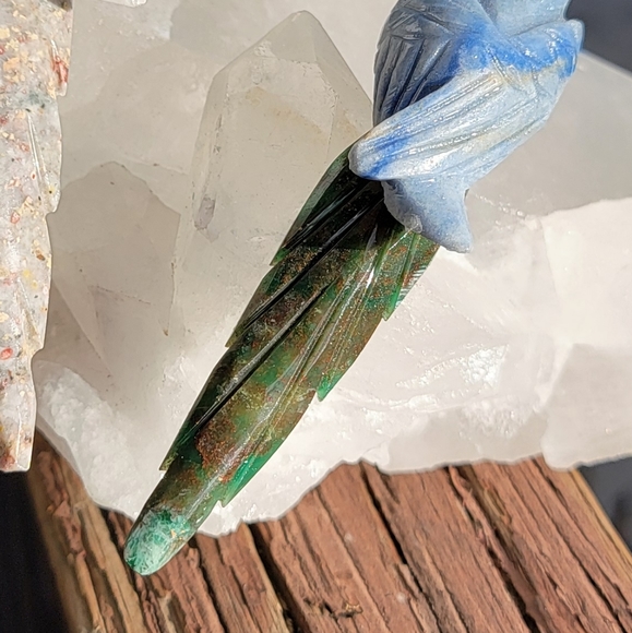 NEW BLUE CACITE AND QUARTZ BIRDS ON CLEAR QUARTZ CLUSTER - Picture 4 of 7